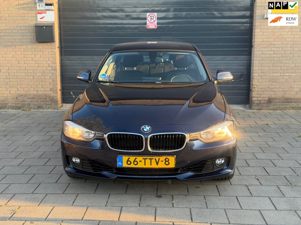 BMW 3-serie - 320i High Executive Automaat Navi Climate Cruise Control - AutoWereld.nl