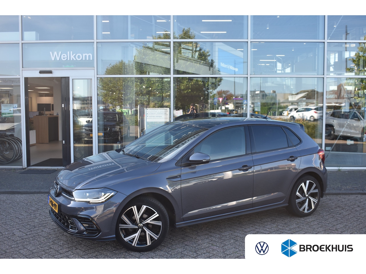 Volkswagen Polo - 1.0 TSI 95PK DSG-7 R-Line | PANORAMADAK | TREKHAAK | 17 INCH | CAMERA | MATRIX LED | APP C - AutoWereld.nl