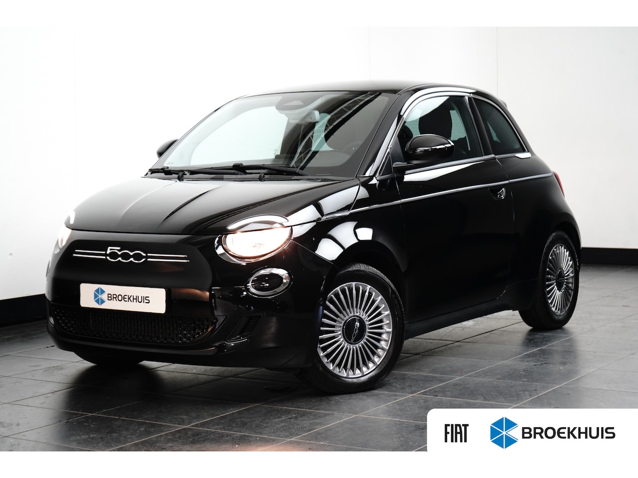 Fiat 500 - Urban 42 kWh 96 SOH% | Lage KM Stand | Camera | Parkeersensoren Voor en Achter | Stoelverw - AutoWereld.nl