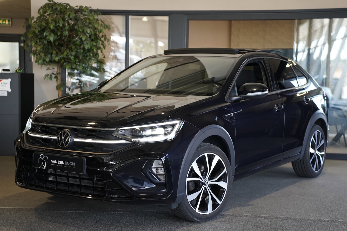Volkswagen Taigo - 1.5 TSI 2x R-Line 150PK DSG Pano IQ Matrix Led Navi Cam ACC Virtual - AutoWereld.nl