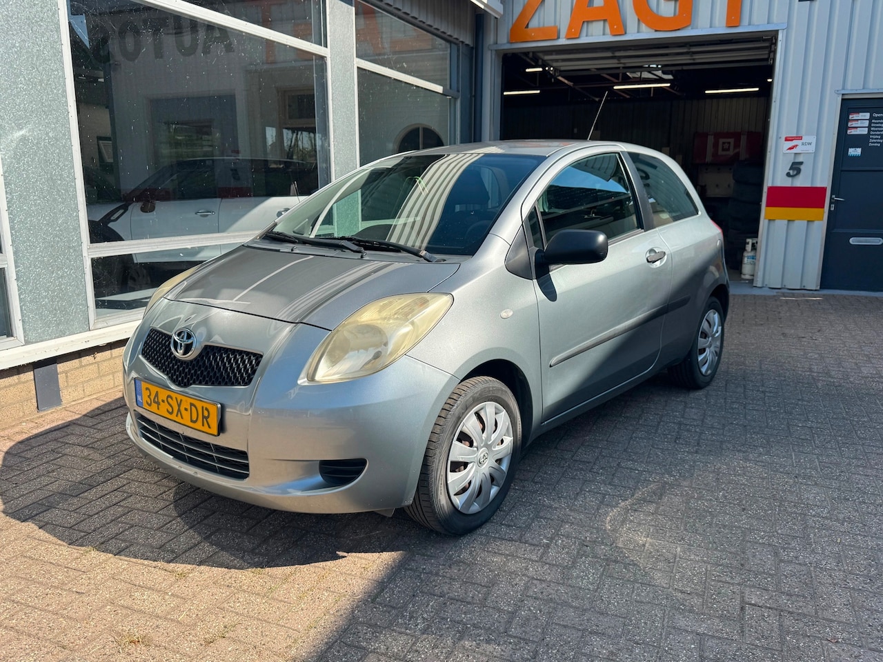 Toyota Yaris - 1.3 VVT-i Terra 1.3 VVTi Terra - AutoWereld.nl