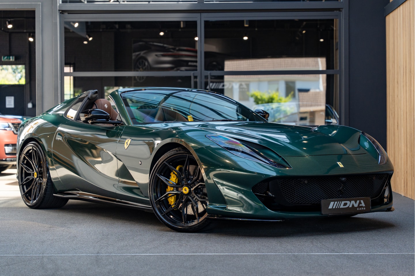 Ferrari 812 GTS - Novitec Lift JBL Carbon 6.5 V12 HELE - AutoWereld.nl