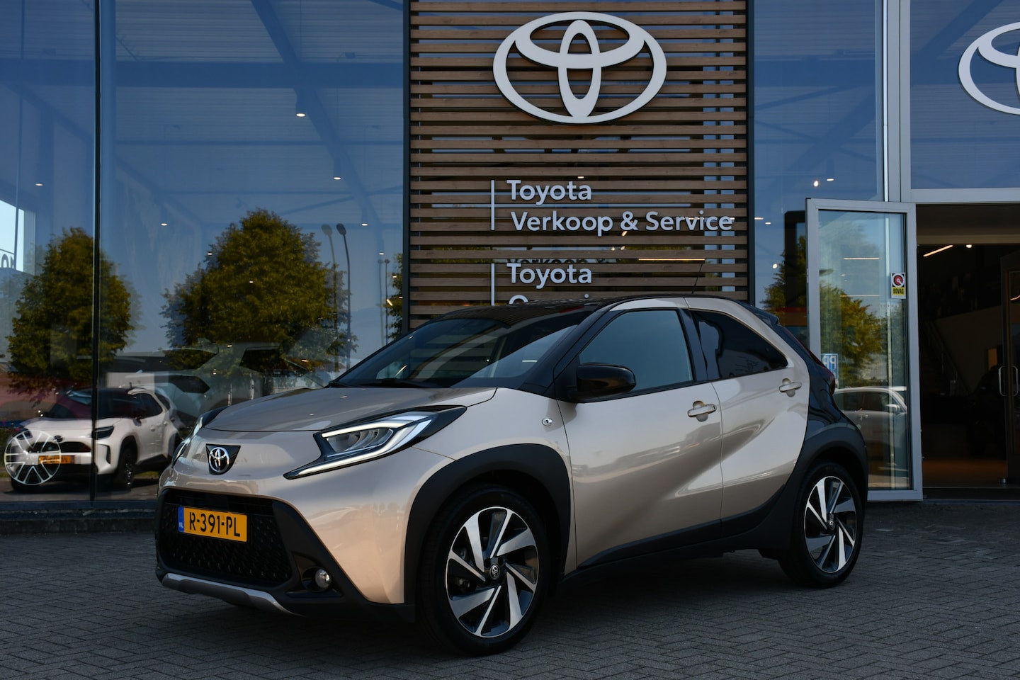 Toyota Aygo X - 1.0 VVT-i S-CVT Envy Automaat 73pk | JBL Premium Audio-installatie | LED koplampen | Kunst - AutoWereld.nl