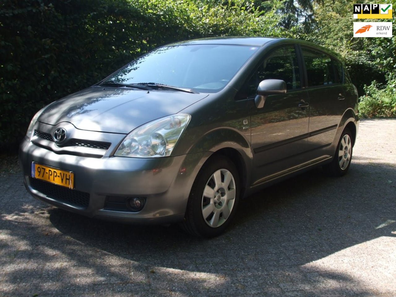 Toyota Corolla Verso - 1.6 VVT-i Sol airco cruise 183 dkm NAP 5 drs grijs - AutoWereld.nl