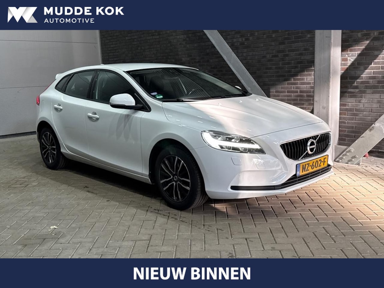 Volvo V40 - 2.0 T3 Nordic+ | Trekhaak | Standkachel | LED | Camera | Navigatie | Stoelverwarming | Voo - AutoWereld.nl