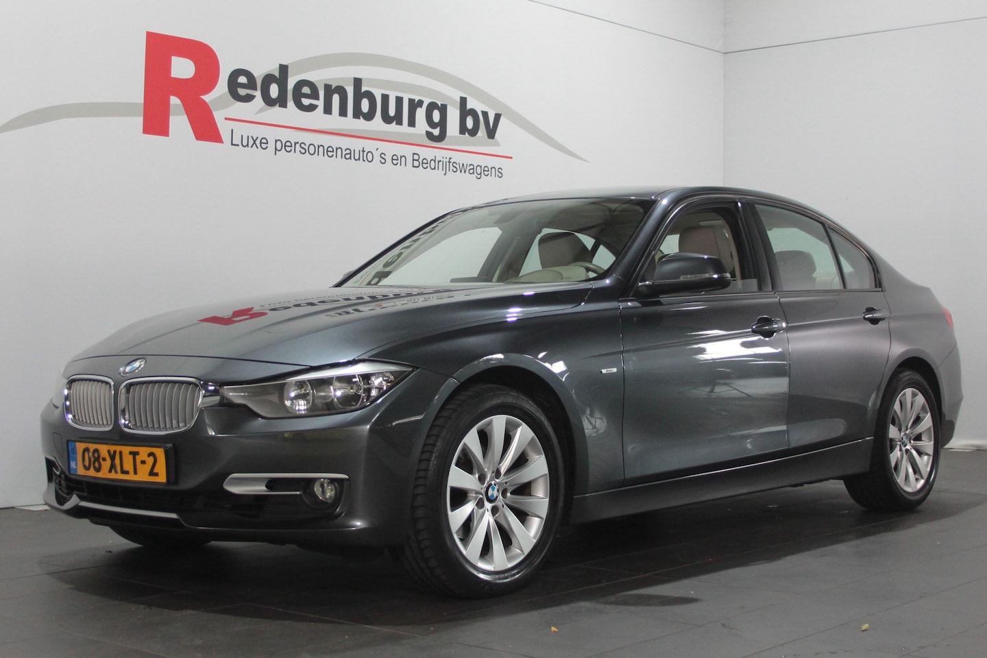 BMW 3-serie - 320i Executive - Automaat - Navi / Bluetooth / Cruise - AutoWereld.nl