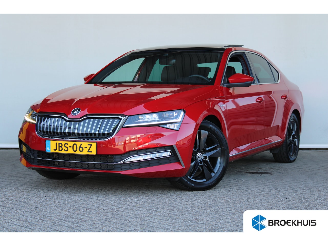 Skoda Superb - 1.4 TSI iV Laurin & Klement | SOH 97%| Schuif-kanteldak | LED Matrix | Lederen bekleding | - AutoWereld.nl
