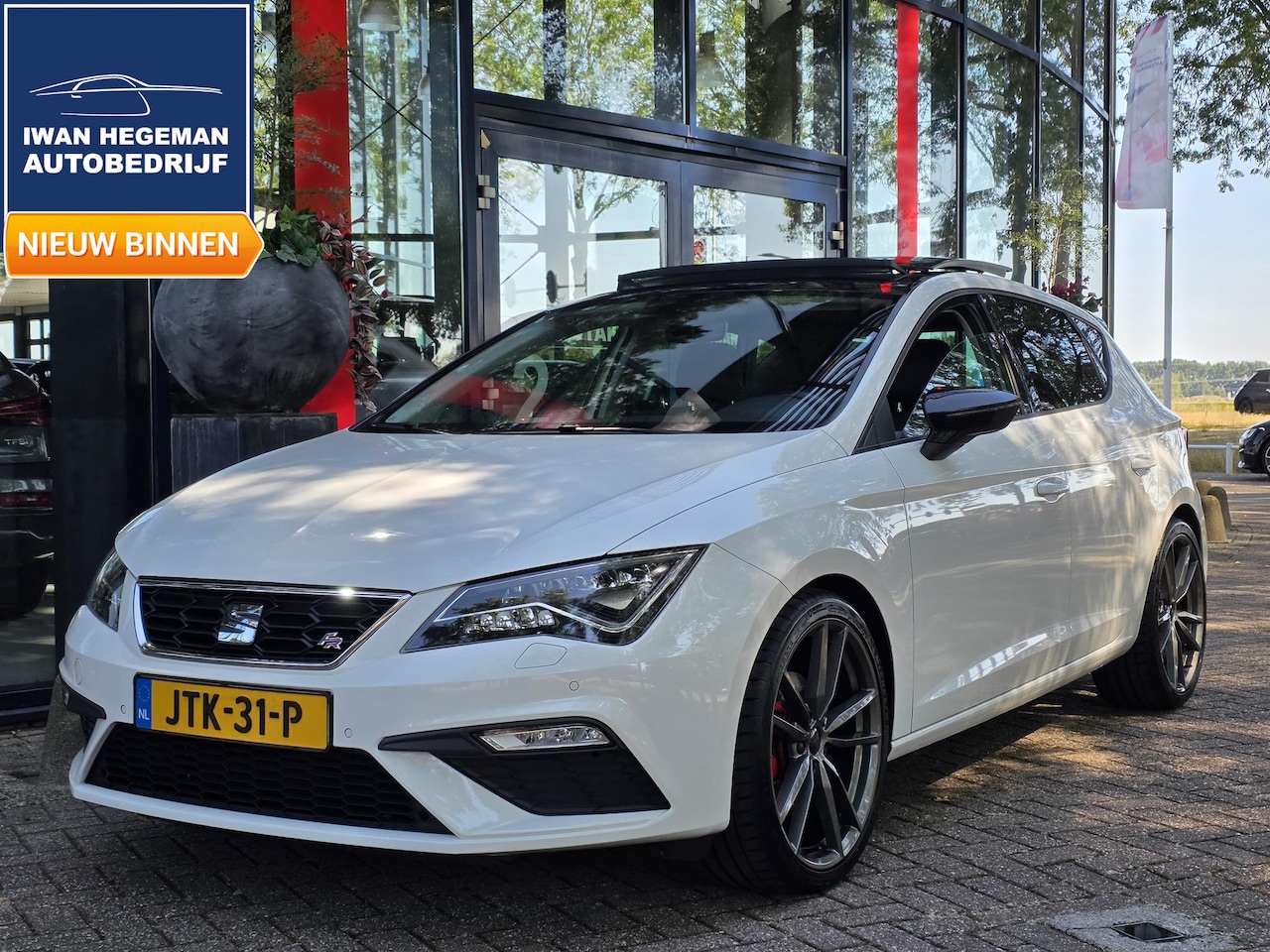 SEAT Leon - 1.4 TSI X-PERIENCE | Panoramadak | Climate control | LM Velgen | Apple CarPlay/Android Aut - AutoWereld.nl