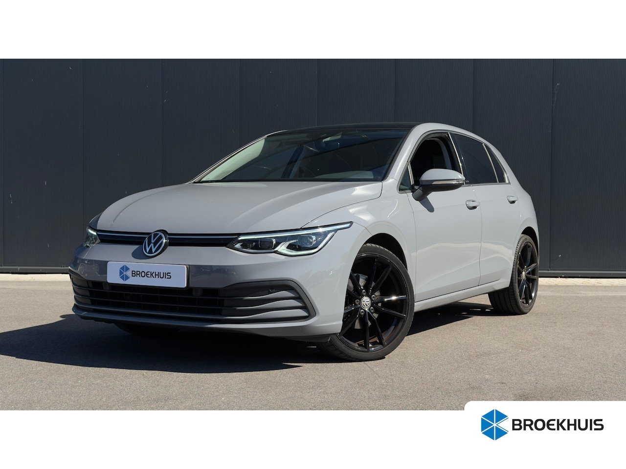 Volkswagen Golf - 1.0 110pk TSI Life | Voor- en Achter sensoren | Adaptive Cruise | Elektrisch Panoramadak | - AutoWereld.nl