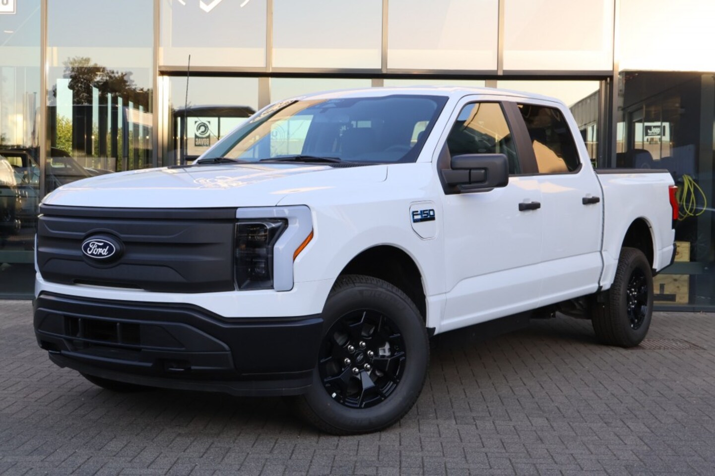 Ford F150 Lightning - LIGHTNING PRO / Extended Range 131 KwH accu / 3.500 KG trekgew - AutoWereld.nl