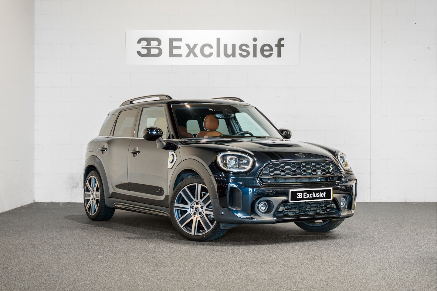 MINI Countryman - Mini 1.5 Cooper S E ALL4 John Cooper Works Aut Pan. dak | head-up | JCW | - AutoWereld.nl