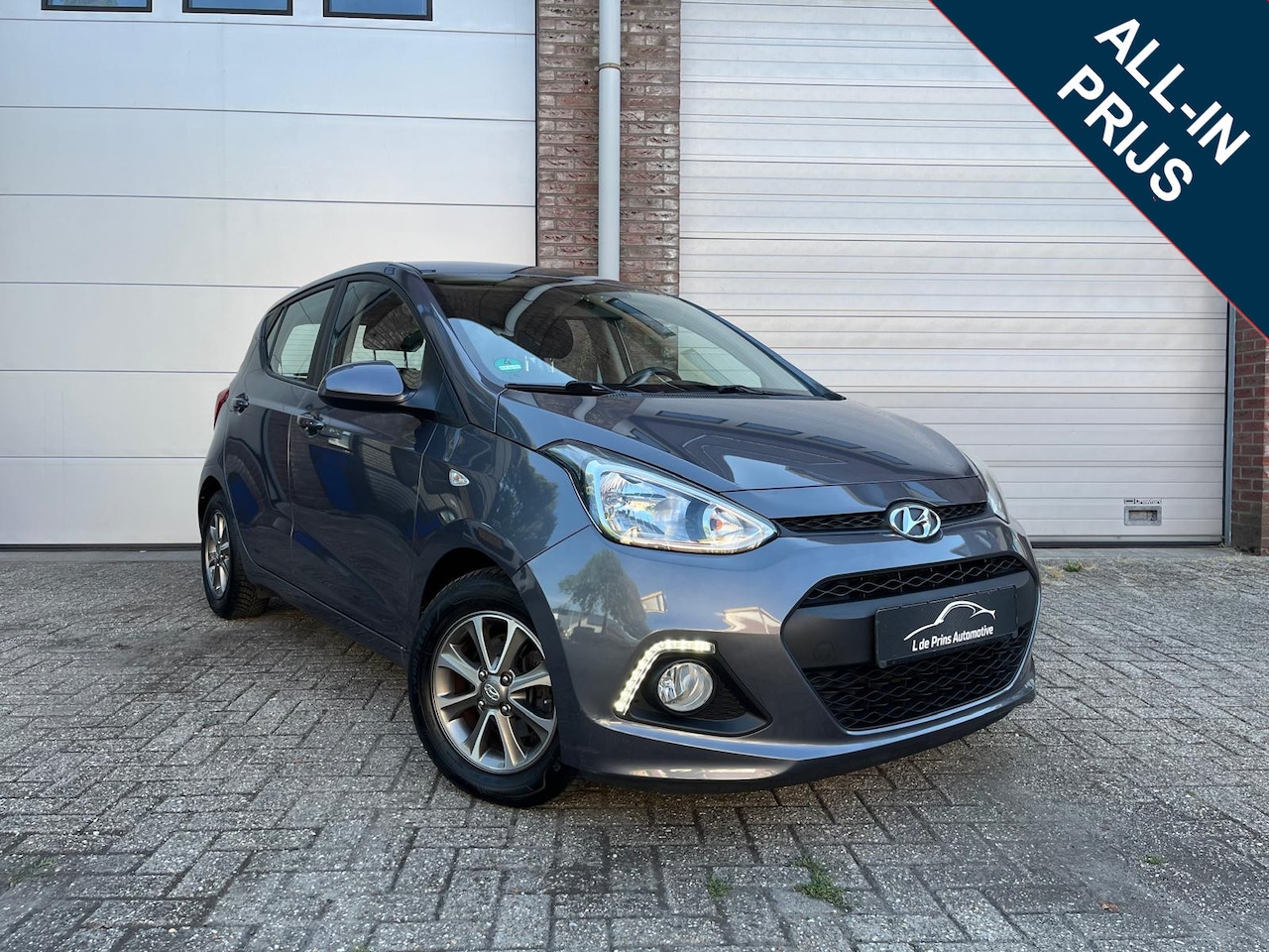 Hyundai i10 - 1.2i Fifa world cup Edition stoel en stuurverwarming/mooie auto/garantie - AutoWereld.nl