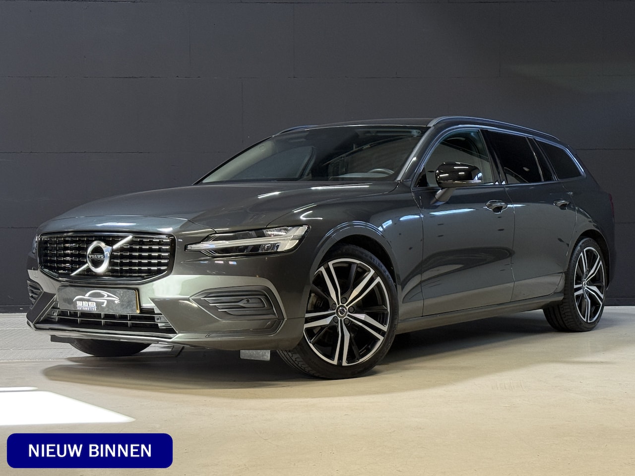 Volvo V60 - 2.0 B3 Momentum Advantage | Camera | Trekhaak | Apple Carplay - AutoWereld.nl