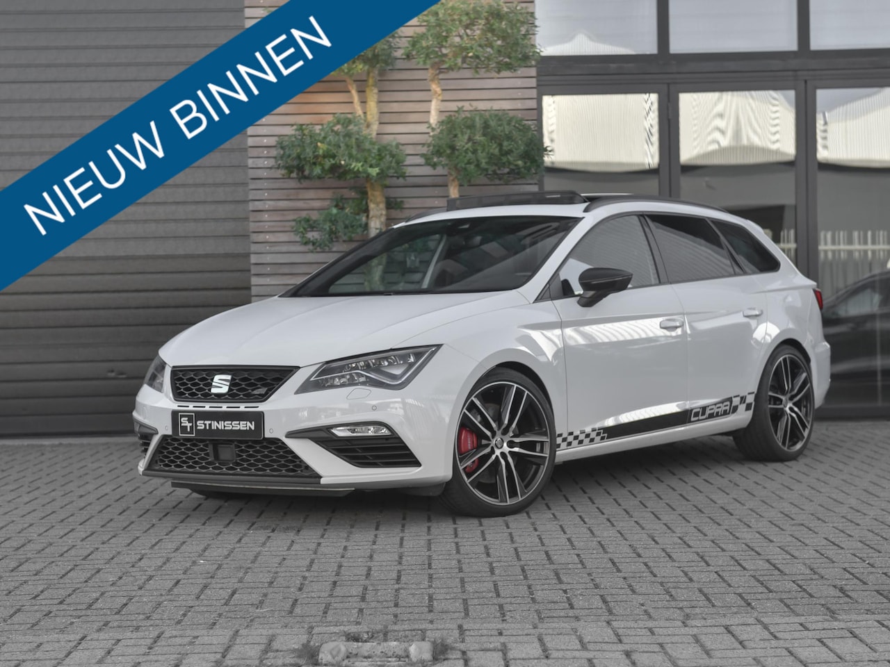 SEAT Leon ST - 2.0 TSI 4DRIVE CUPRA ACC Panoramadak Alcantara 19 inch Velgen - AutoWereld.nl