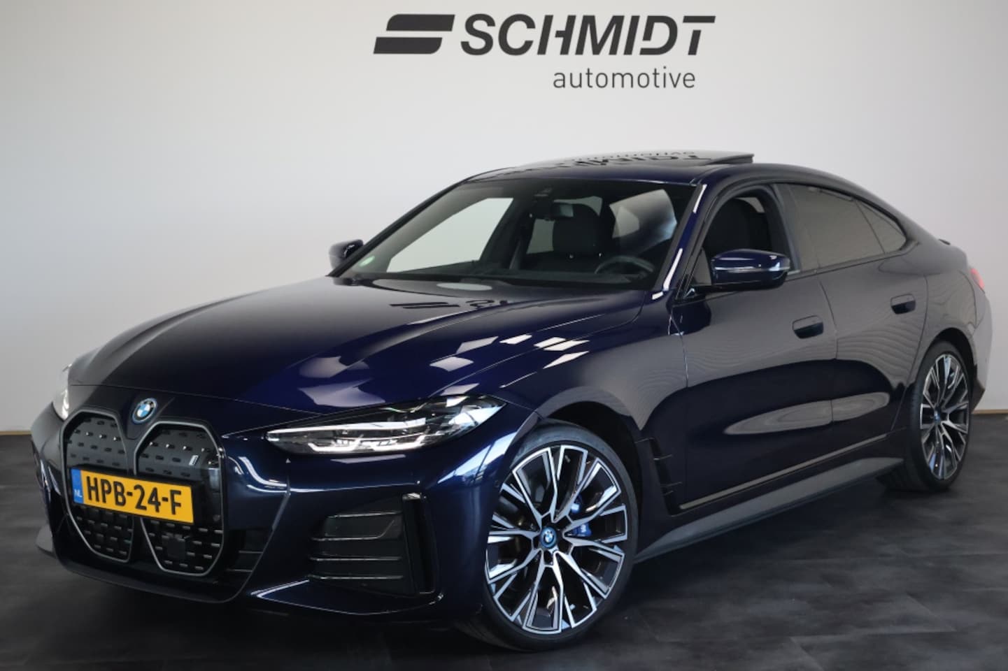 BMW i4 - eDrive40 High Executive Individual | Harman Kardo | Schuifdak | Trekhaak | LED | 20" - AutoWereld.nl