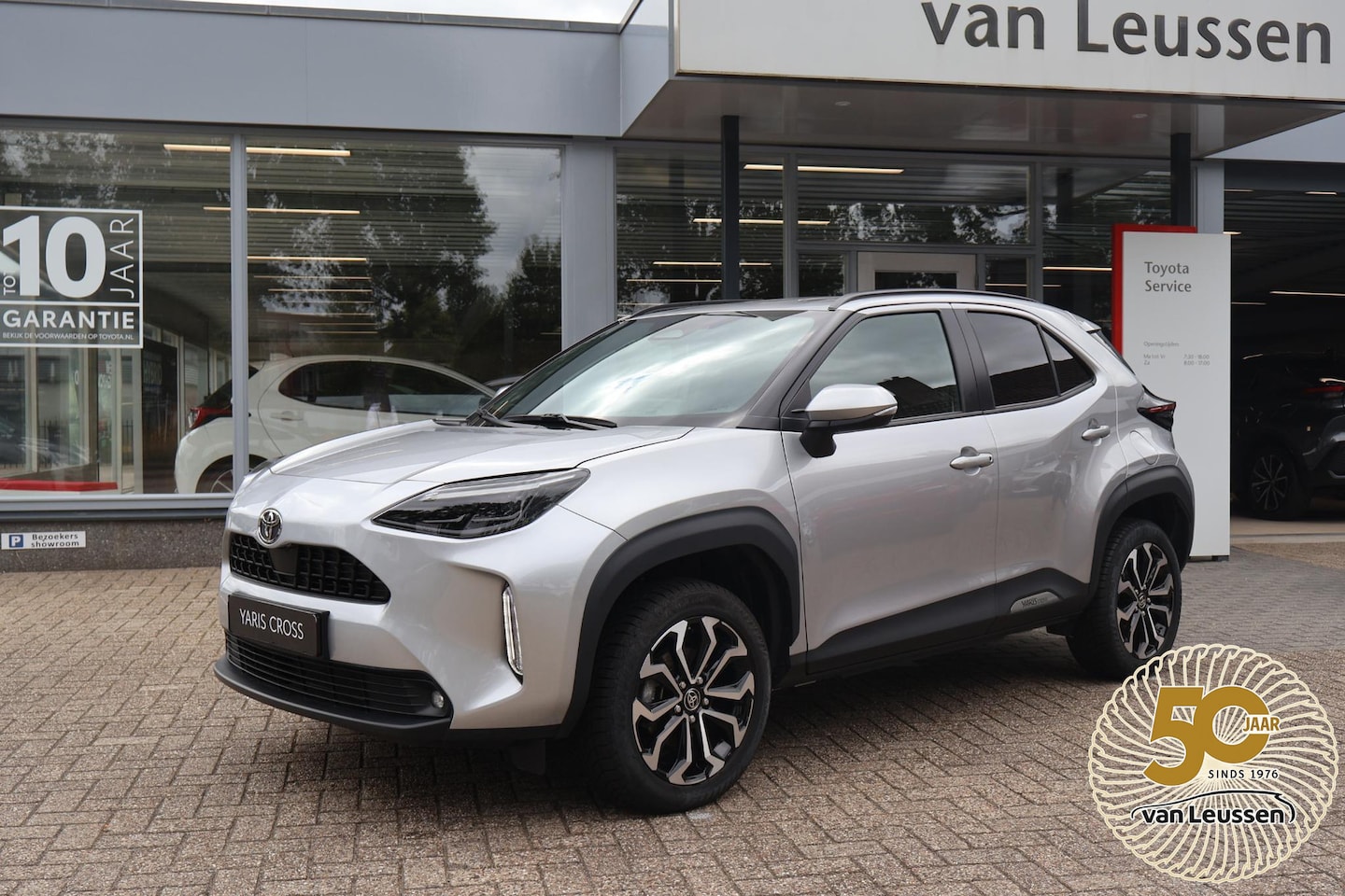Toyota Yaris Cross - 1.5 HYBRID 115 DYNAMIC KEYLESS STOEL-STUUR & RUITENWISSER VERW. AD-CRUISE APPLE/ANDROID - AutoWereld.nl