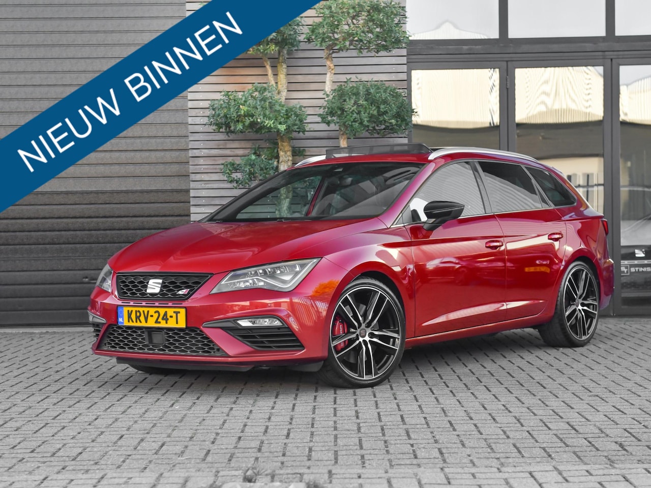 SEAT Leon ST - 2.0 TSI 4DRIVE ACC Panoramadak Alcantara Keyles 19 inch Velgen - AutoWereld.nl
