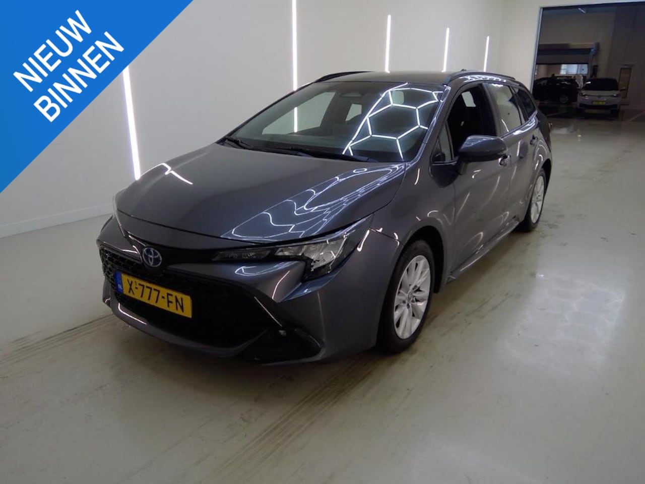 Toyota Corolla Touring Sports - HYBRID 140 ACTIVE I P-CAMERA I APPLE CARPLAY I ANDROID AUTO I NAVIGATIE I CLIMATE CONTROL - AutoWereld.nl
