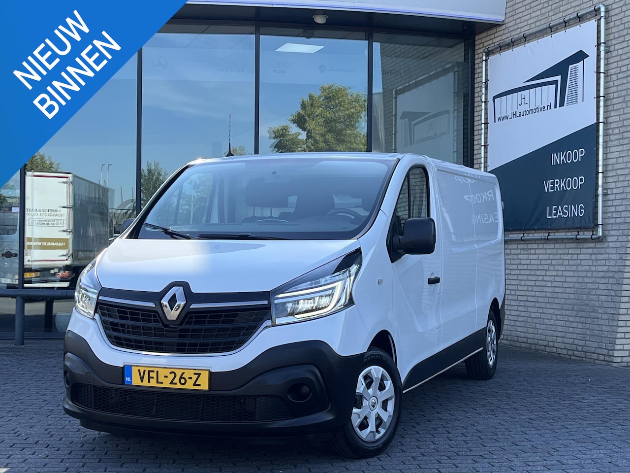 Renault Trafic - 2.0 dCi 120 T29 L2H1*NAVI*HAAK*CRUISE*A/C*TEL*3PER - AutoWereld.nl