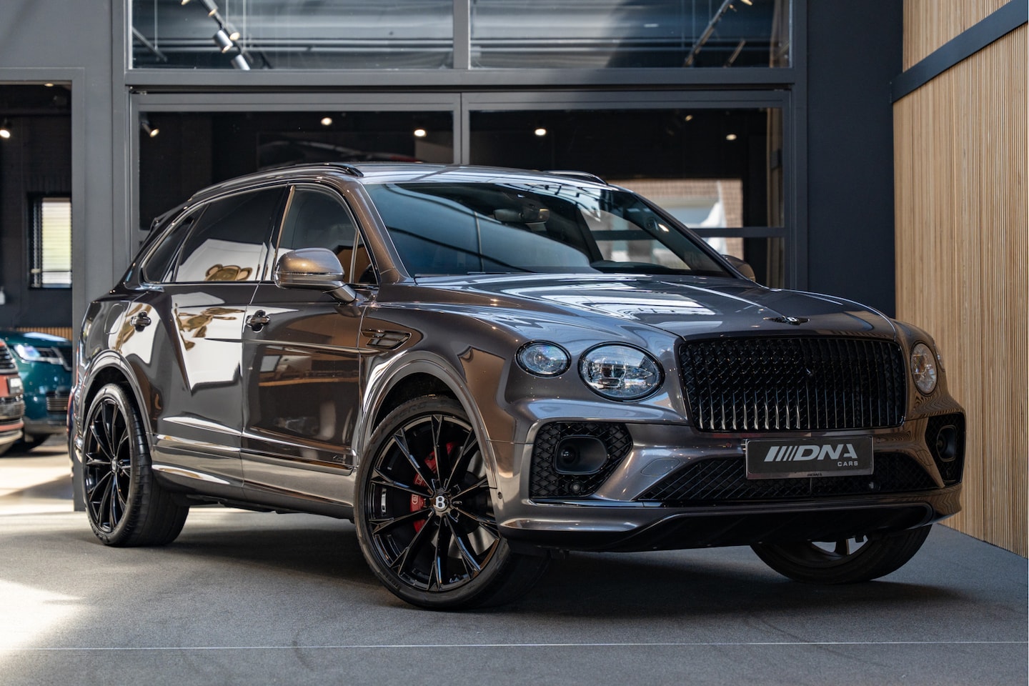 Bentley Bentayga - Azure EWB Naim Entertainment Massage 4.0 V8 Azure EWB - AutoWereld.nl