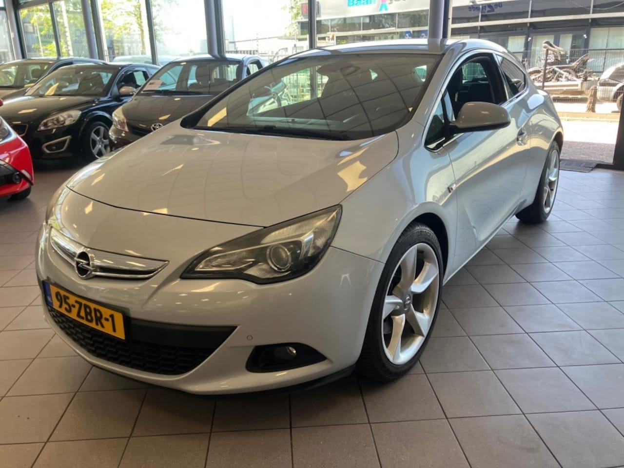 Opel Astra GTC - 1.4 Turbo Sport Navi NW APK BJ 2012 !!! - AutoWereld.nl