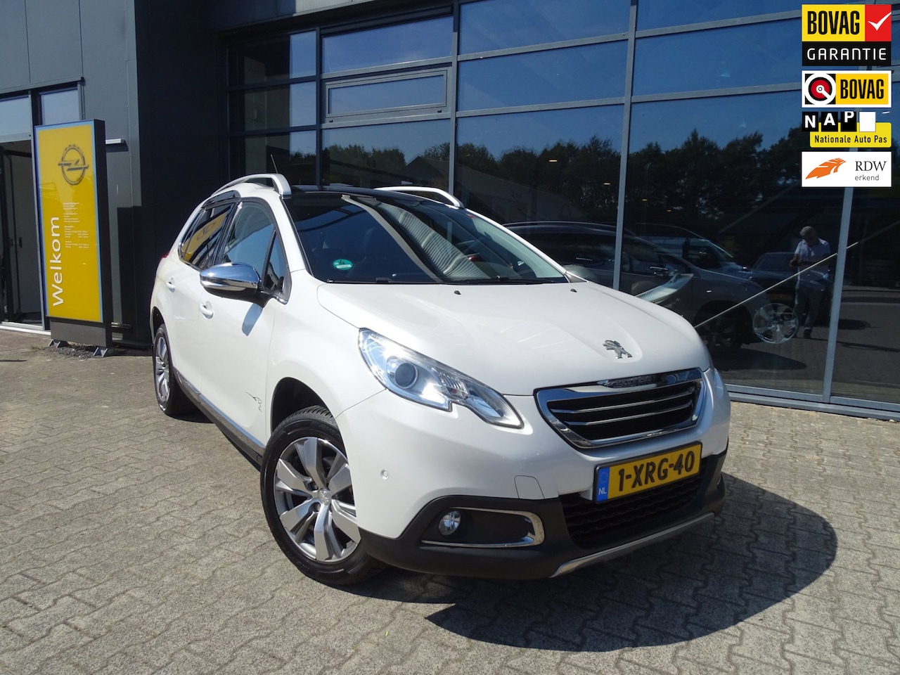 Peugeot 2008 - 1.2 PureTech Allure 1.2 PureTech Allure, Automaat, Navi, parkpilot - AutoWereld.nl