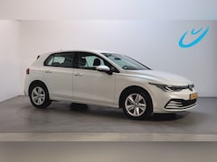 Volkswagen Golf - 1.0 eTSI DSG Life Virtual Cockpit Sfeerverlichting Parkeersensoren Navigatie