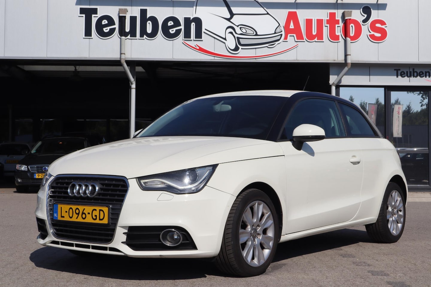 Audi A1 - 1.2 TFSI Attraction | Climate control | PDC achter | Xenon | Stoelverwarming - AutoWereld.nl