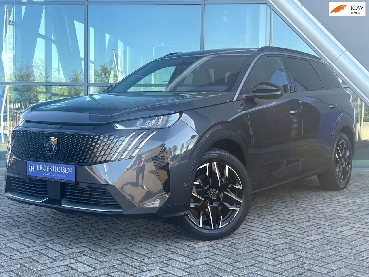 Peugeot 5008 - 1.2 Hybrid 145pk Allure 7 Pers. Automaat / 360 Camera / Stoel-Stuur Verwarming - AutoWereld.nl