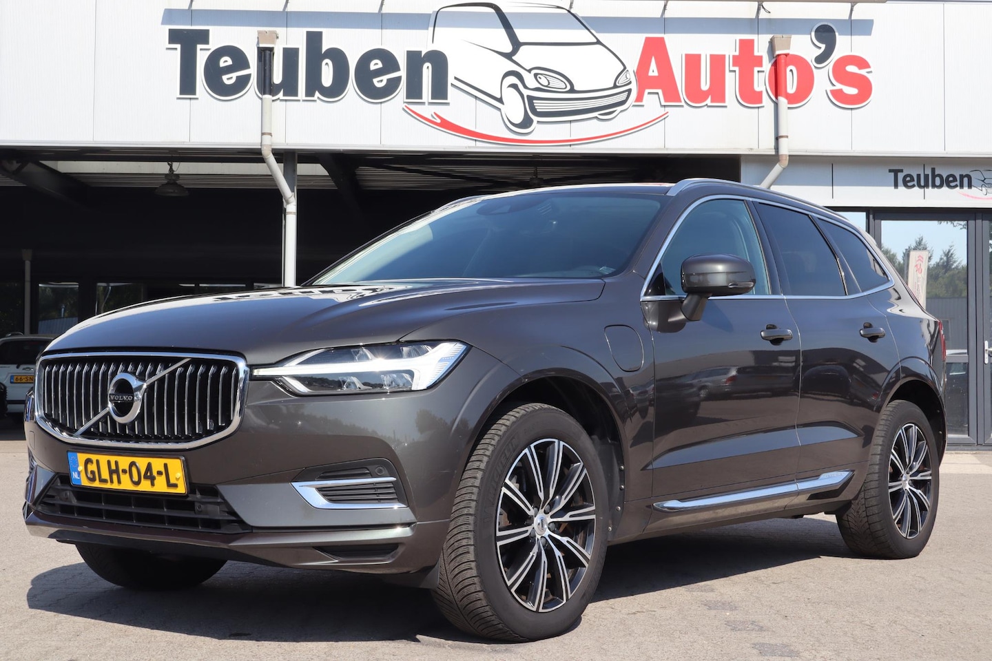 Volvo XC60 - 2.0 T8 Twin Engine AWD Inscription | Panoramadak | Camera | Trekhaak | Adaptive cruise | O - AutoWereld.nl