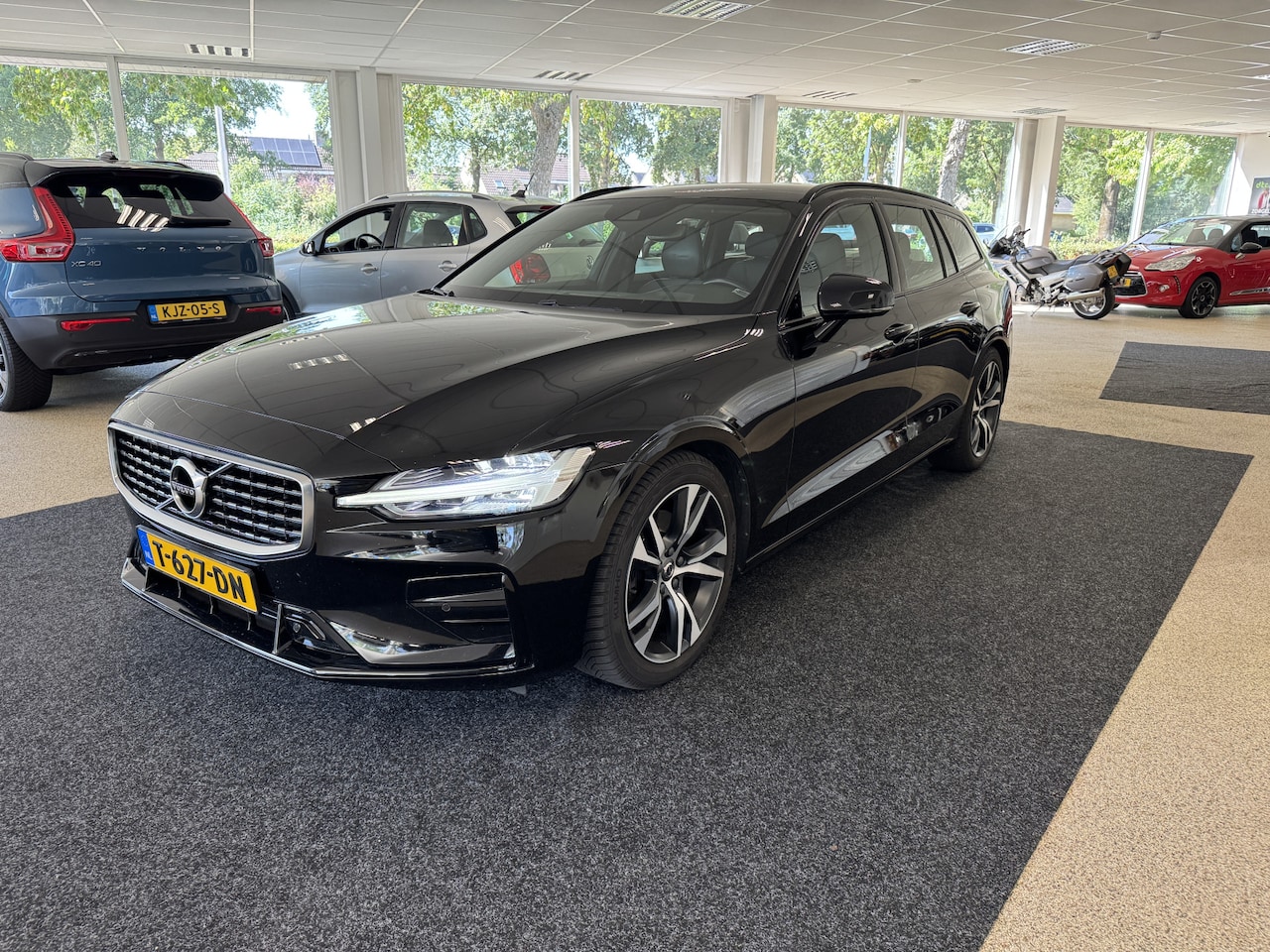 Volvo V60 - 2.0 T4 R-Design 2.0 T4 R-Design - AutoWereld.nl