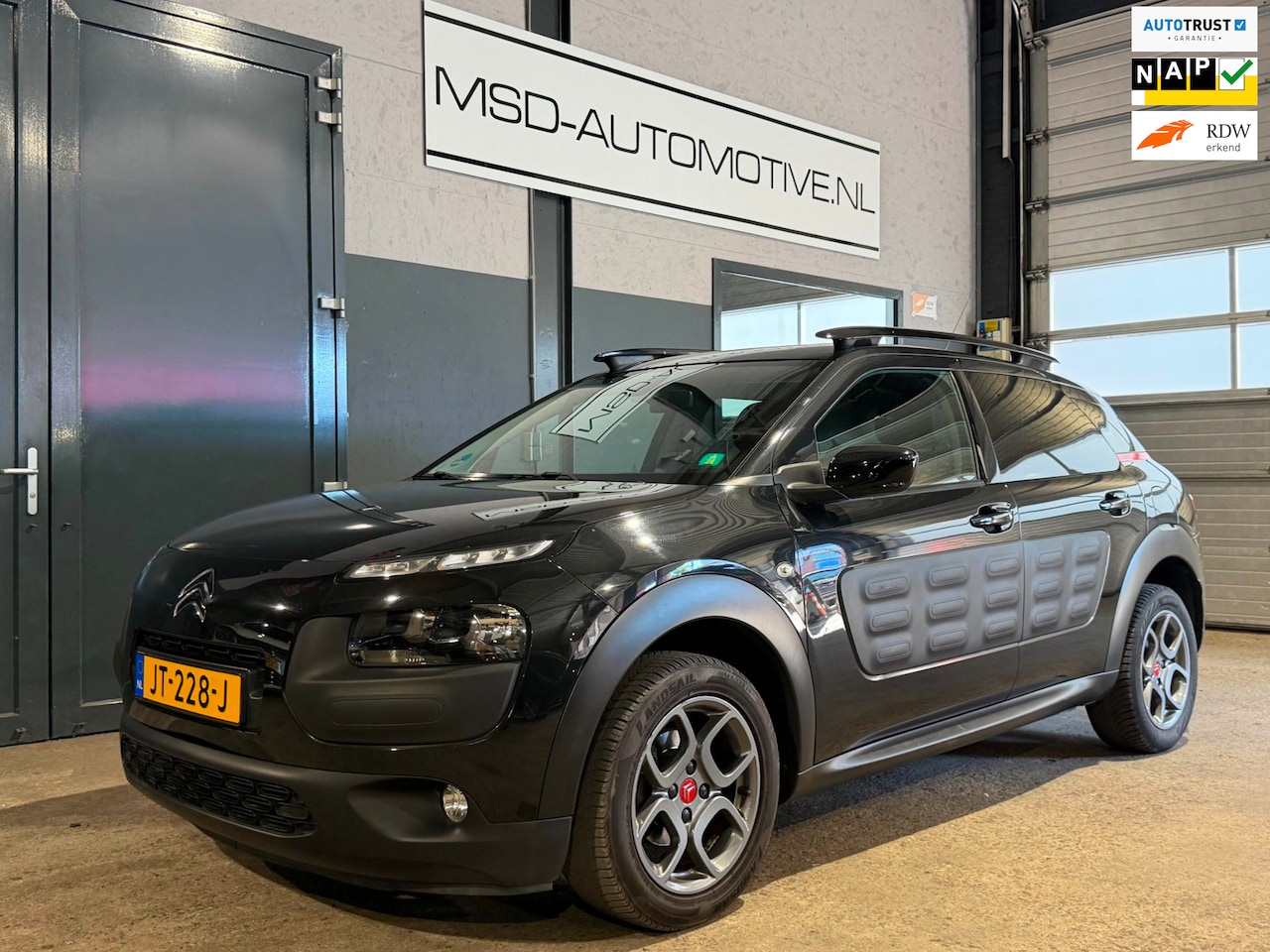 Citroën C4 Cactus - 1.2 PureTech Shine Camera Navigatie NAP - AutoWereld.nl