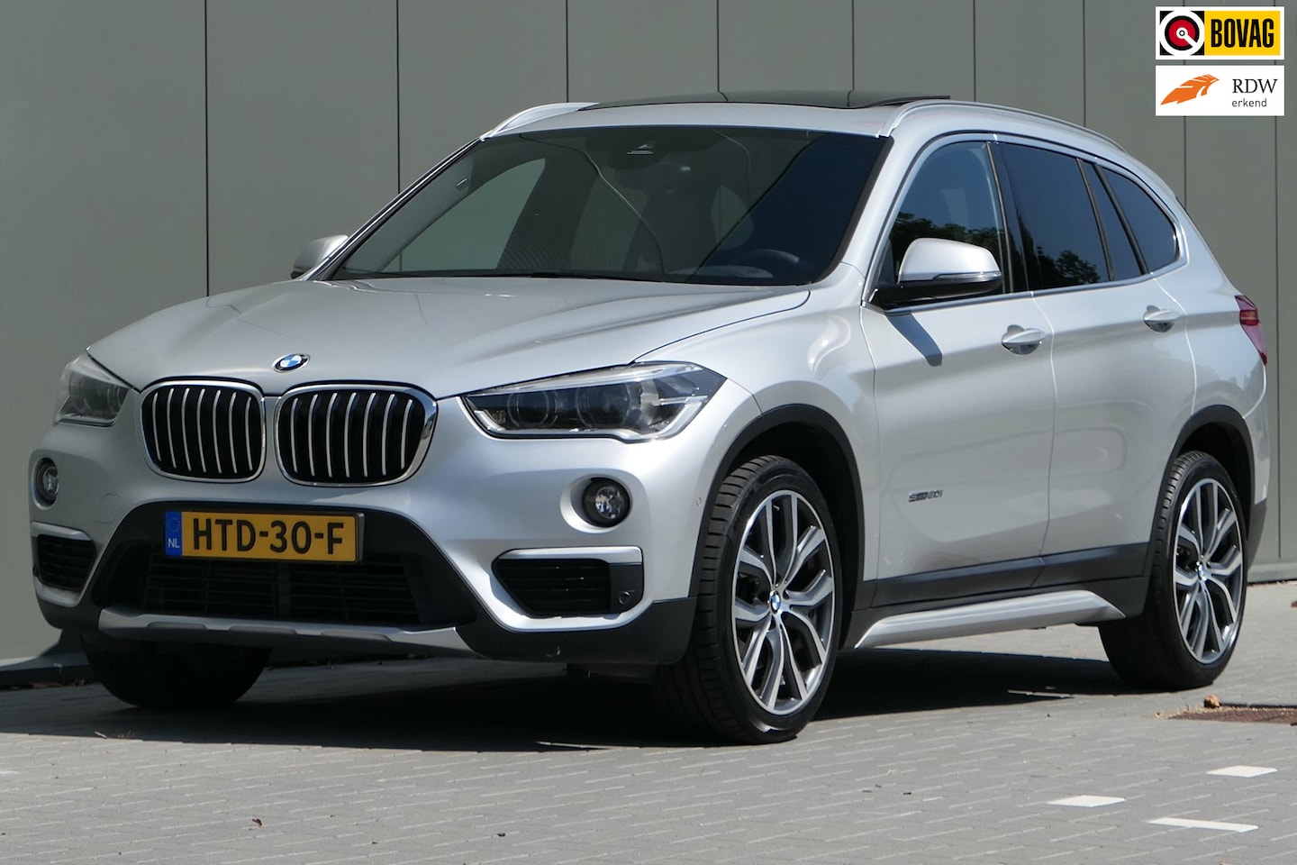 BMW X1 - SDrive20i xLine Pano Leder Navi Stoelverwarming - AutoWereld.nl