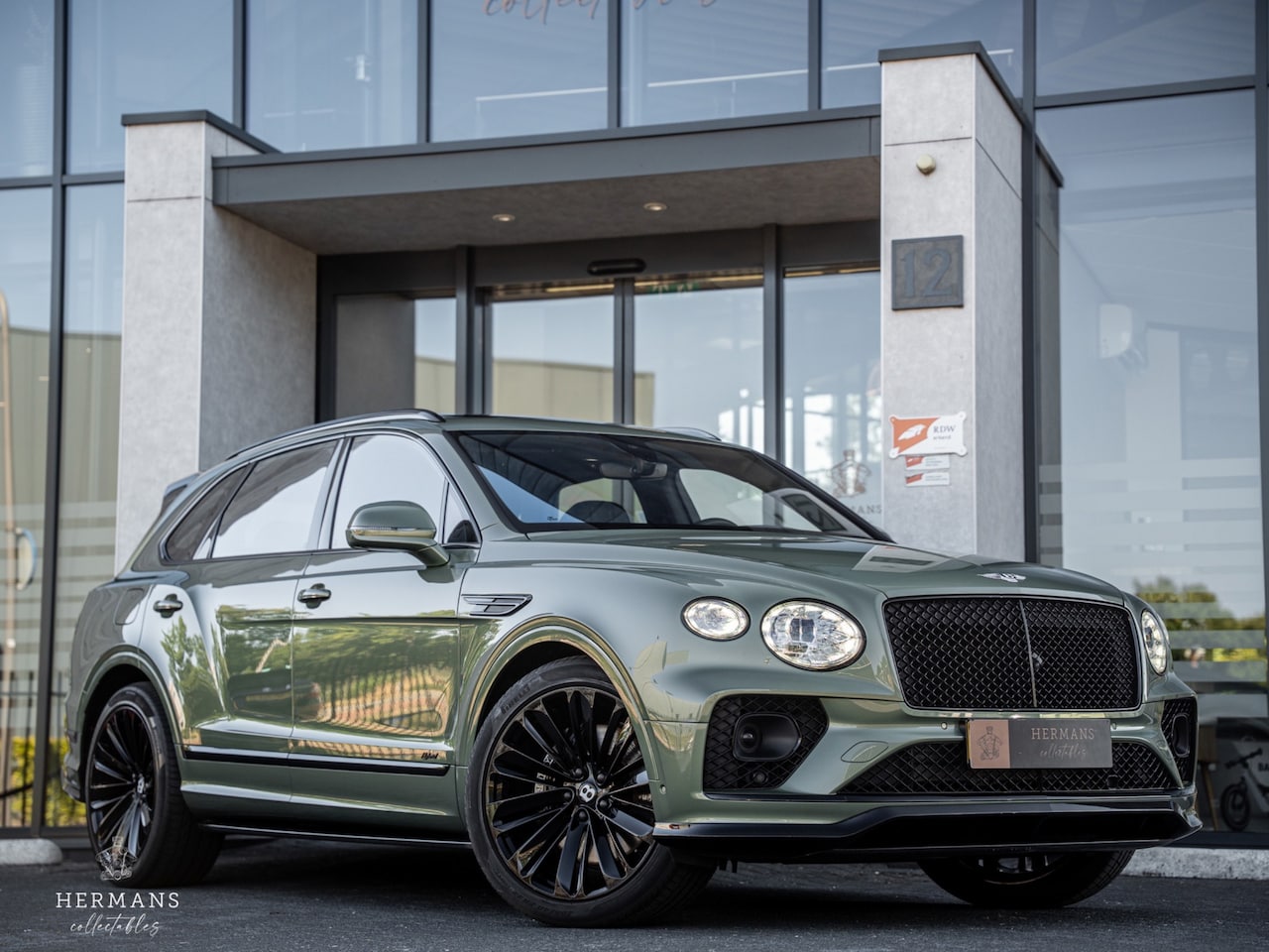 Bentley Bentayga - 3.0 V6 Hybrid / Org. NL / Carbon / NAIM / Massage / Pano / Full - AutoWereld.nl