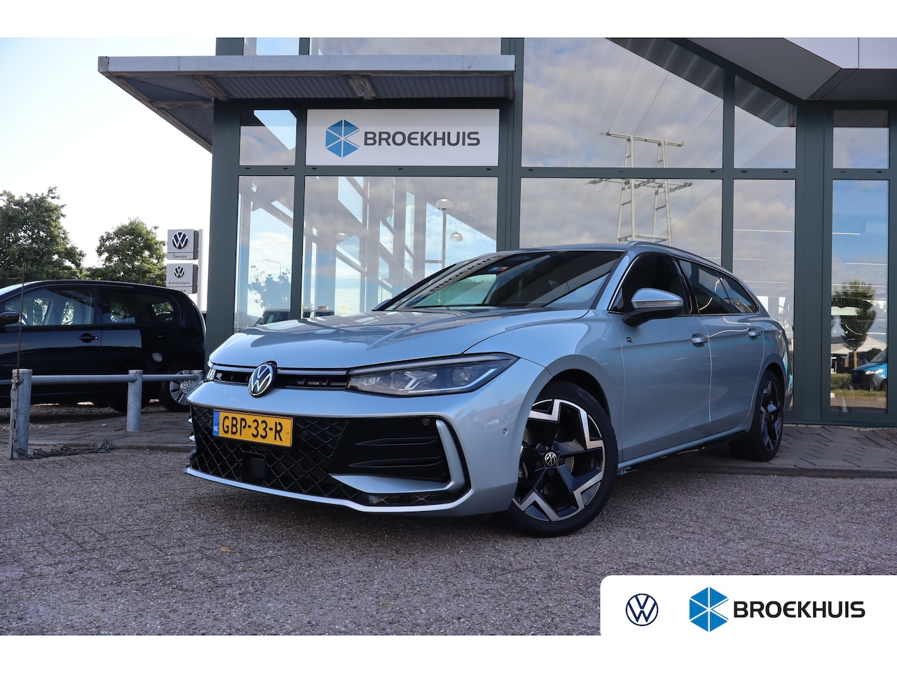 Volkswagen Passat Variant - 1.5 eTSI R-Line Business | Achteruitrijcamera | Hill hold functie | Keyless start | Achter - AutoWereld.nl