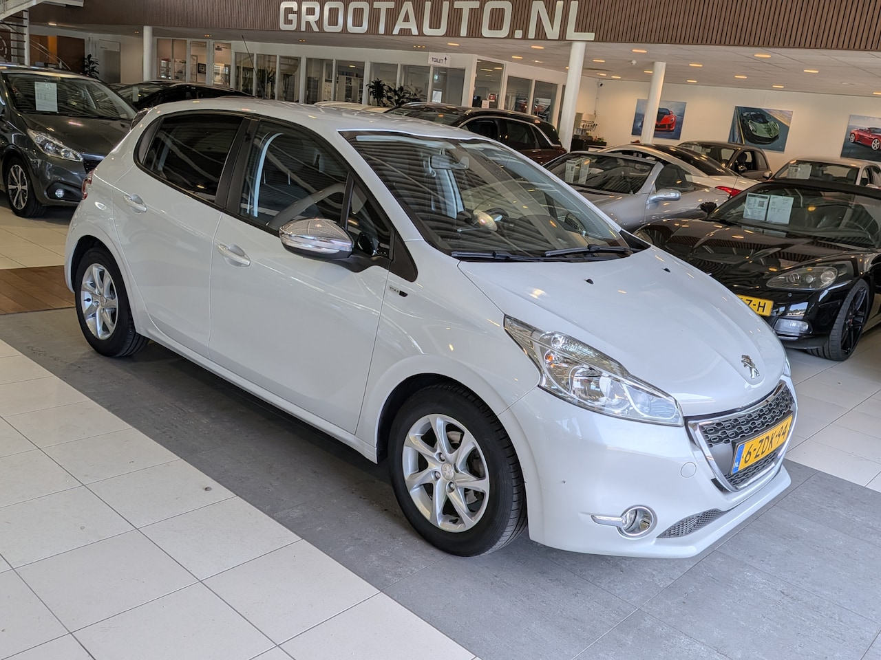 Peugeot 208 - 1.2 e-VTi Style Automaat Airco, Cruise Control, Stuurbekrachtiging - AutoWereld.nl