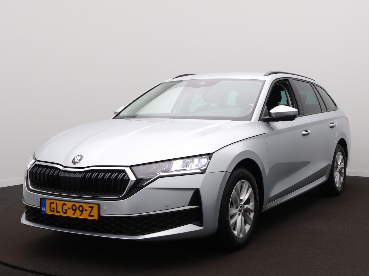 Skoda Octavia Combi - 1.5 TSI First Edition Trekhaak / Virtual / Metallic - AutoWereld.nl