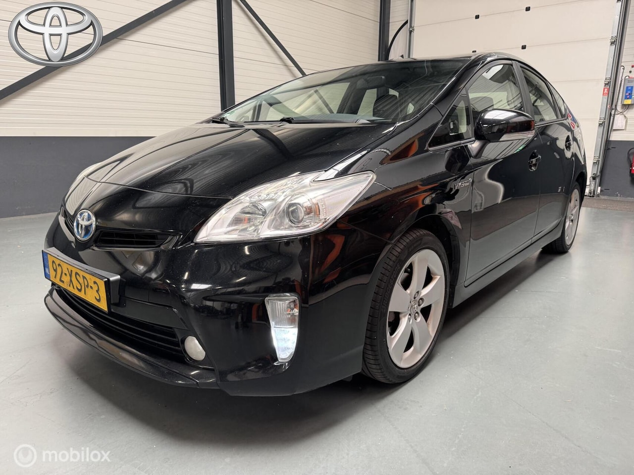 Toyota Prius - 1.8 Business Navi|Keyless|100% Dealer onderhouden - AutoWereld.nl