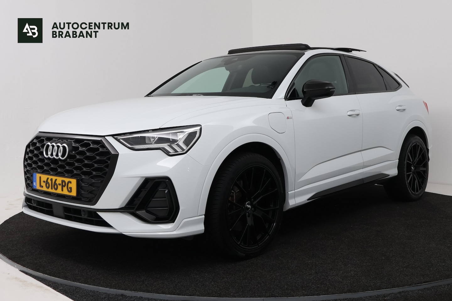Audi Q3 Sportback - 45 TFSI e S Edition (PANORAMADAK, STOELVERWARMING, SFEERVERLICHTING, CARPLAY, CAMERA, 1e E - AutoWereld.nl