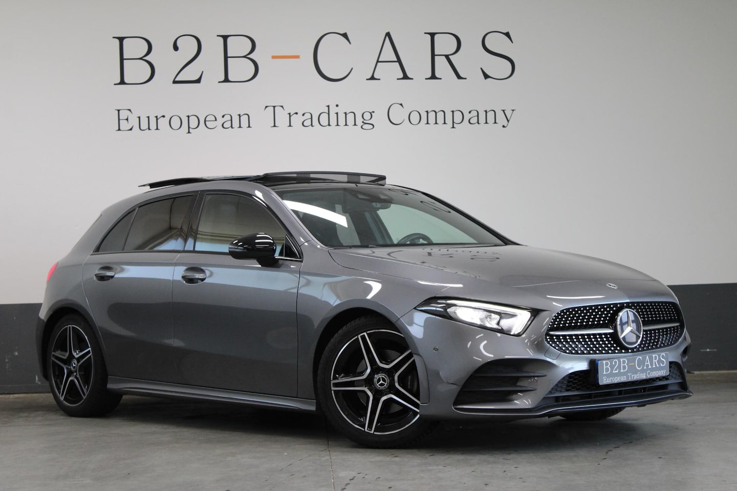Mercedes-Benz A-klasse - 180 AMG | Panoramadak | Widescreen - AutoWereld.nl