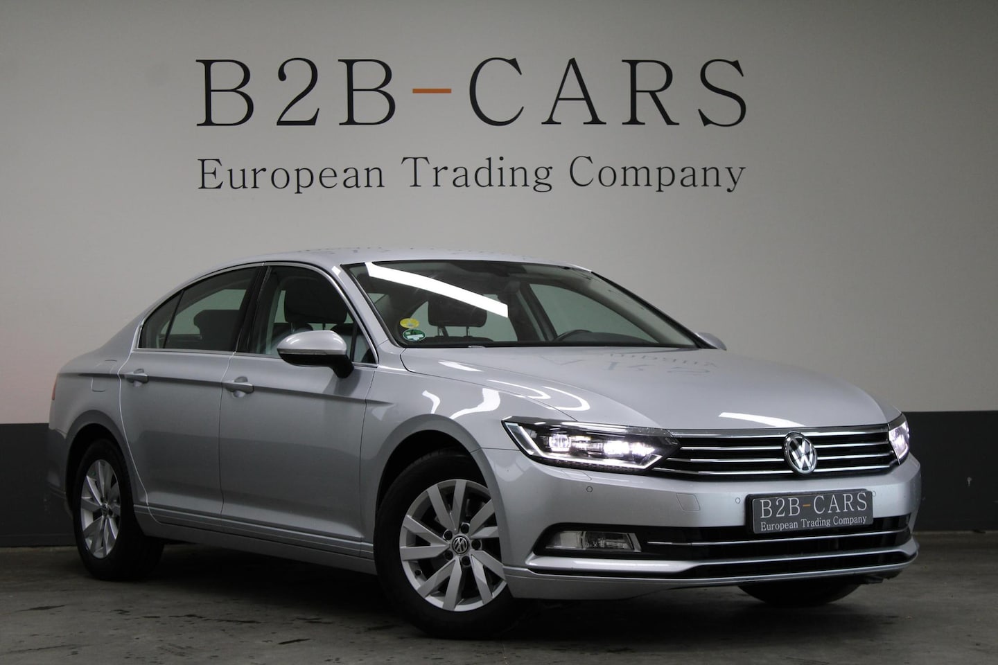 Volkswagen Passat - 1.6 TDI Comfortline Business | LED | Navi | ACC - AutoWereld.nl