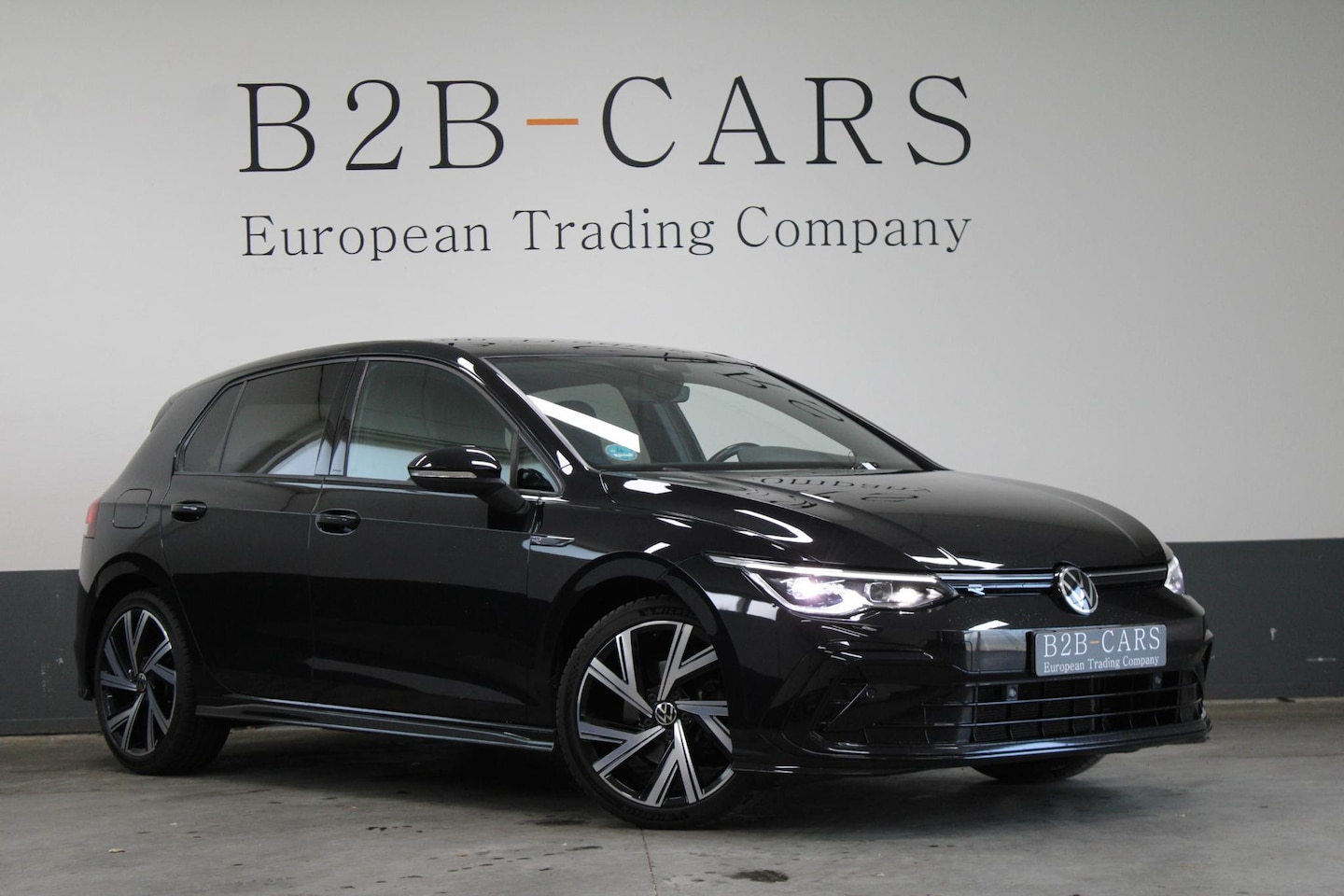 Volkswagen Golf - 1.5 eTSI R-Line | Trekhaak | LED| Virtual | Winter pakket - AutoWereld.nl