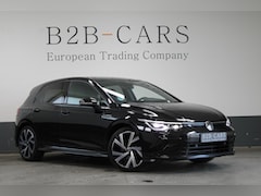 Volkswagen Golf - 1.5 eTSI R-Line | Trekhaak | LED| Virtual | Winter pakket