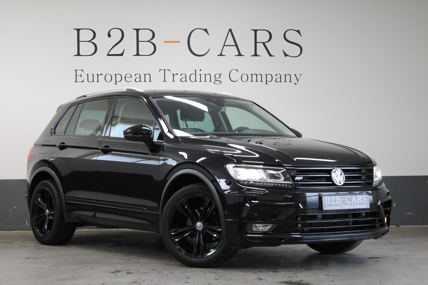 Volkswagen Tiguan - 1.5 TSI ACT R-Line | LED | Trekhaak | Virtual | Camera - AutoWereld.nl
