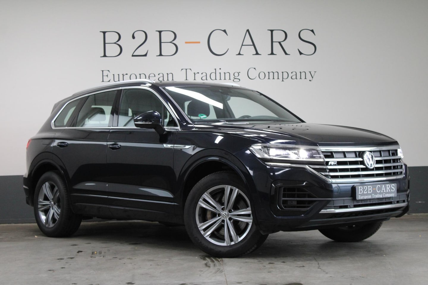 Volkswagen Touareg - 3.0 TSI R-Line | Leder | Trekhaak | LED | - AutoWereld.nl