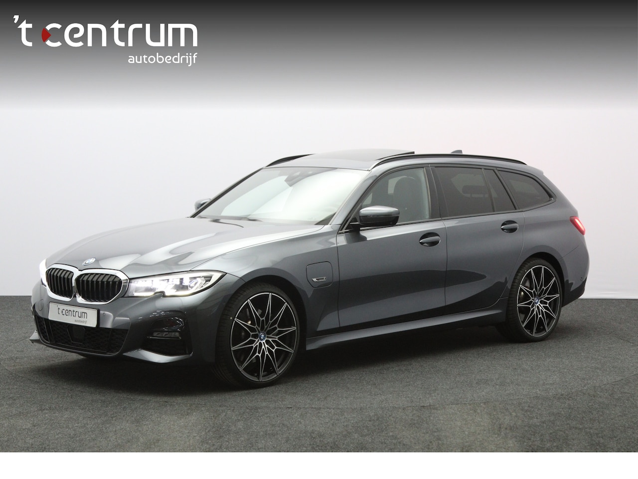 BMW 3-serie Touring - 330e 293 PK High Executive M-Sport PHEV, Panoramadak, Adap. Cruise Control, Carplay, 360 C - AutoWereld.nl