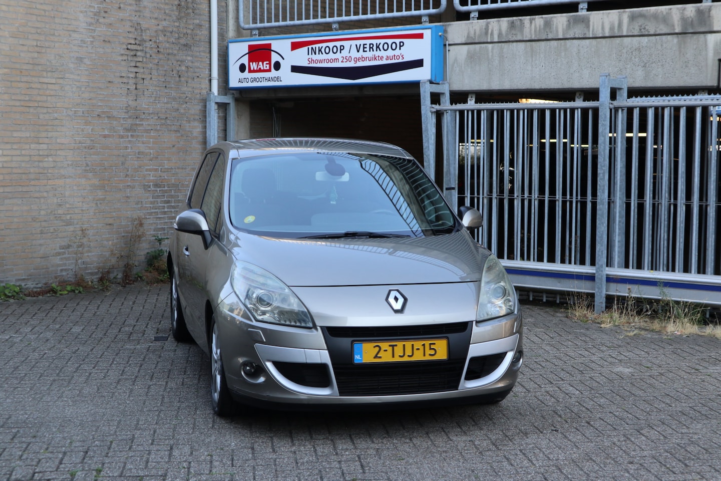 Renault Scénic - 2.0 dCi Tech Line 2.0 dCi Tech Line - AutoWereld.nl