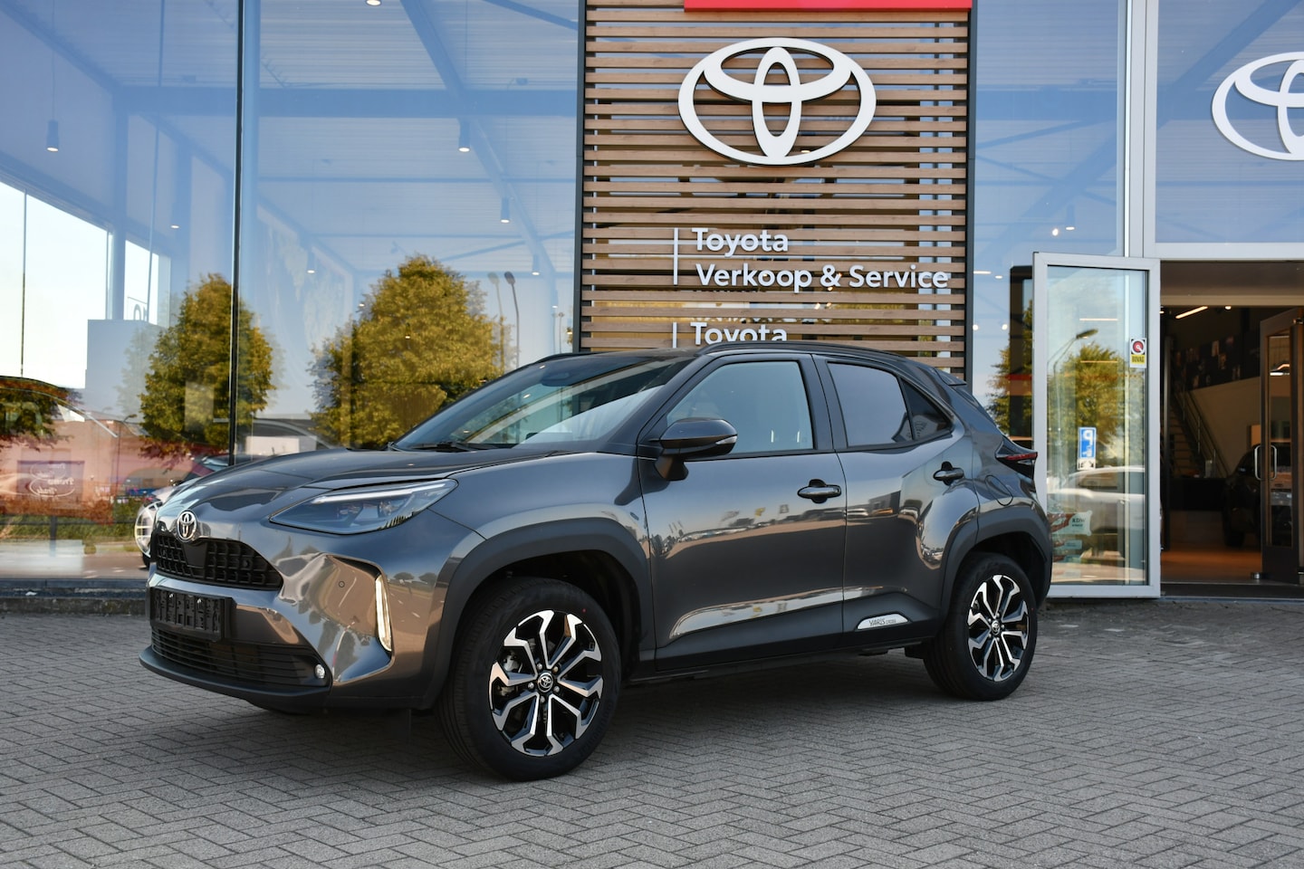 Toyota Yaris Cross - 1.5 Hybrid 115 Dynamic Limited Automaat 116pk | Voorstoelen verwarmd | Buitenspiegels elek - AutoWereld.nl