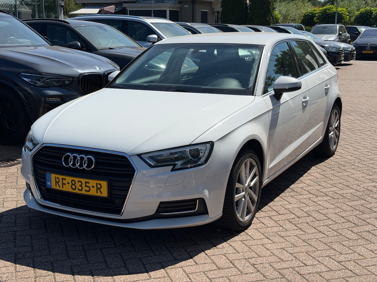 Audi A3 Sportback - 1.0 TFSI Design Pro Line Plus / Trekhaak / Navigatie / Parkeerhulp V+A / 17'' / Half leder - AutoWereld.nl