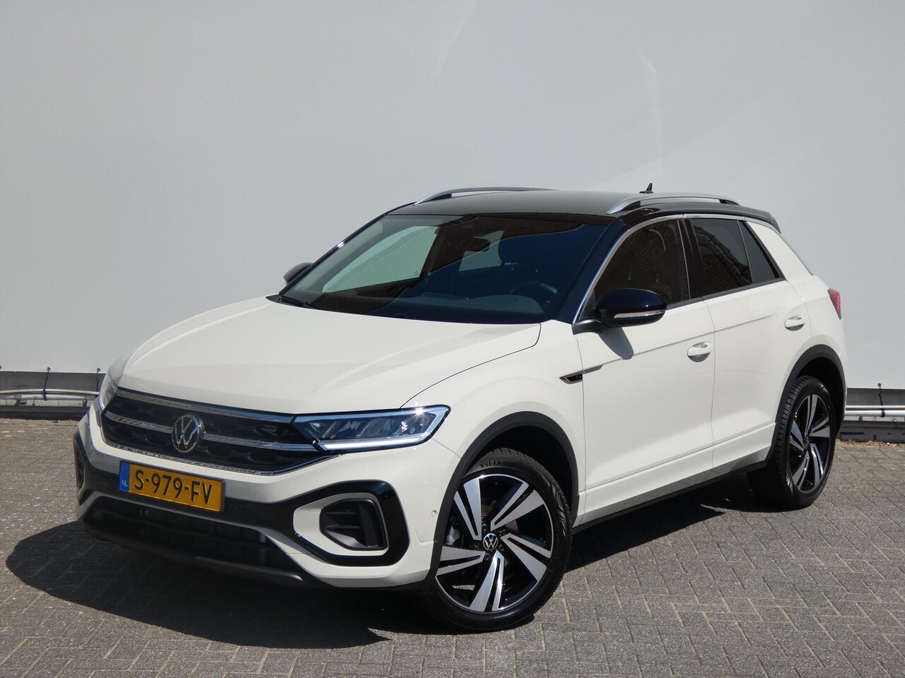 Volkswagen T-Roc - 1.5 TSI 150pk 7-DSG R-Line / 19.000 KM !!! - AutoWereld.nl